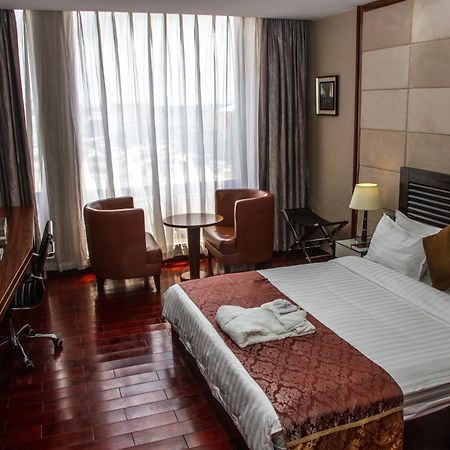 Golden Tulip Essential Lagos Airport Hotel Bagian luar foto