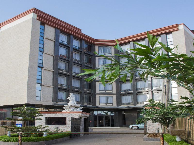 Golden Tulip Essential Lagos Airport Hotel Bagian luar foto