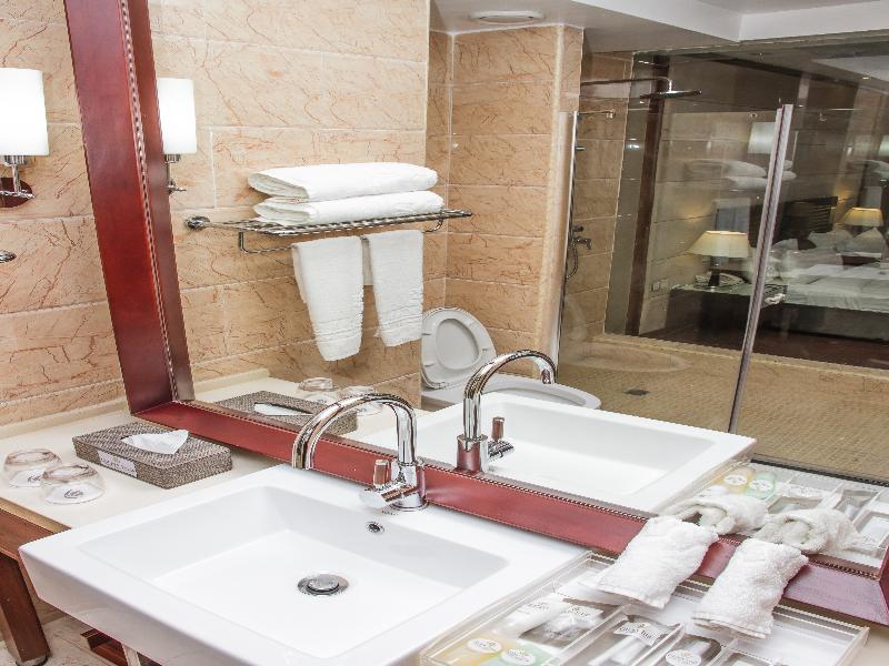 Golden Tulip Essential Lagos Airport Hotel Bagian luar foto