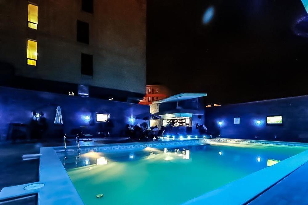 Golden Tulip Essential Lagos Airport Hotel Bagian luar foto