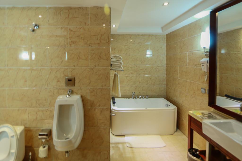 Golden Tulip Essential Lagos Airport Hotel Bagian luar foto