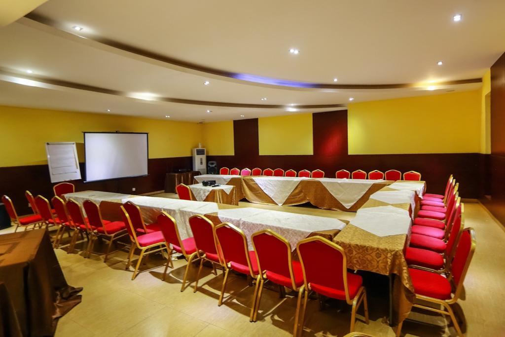 Golden Tulip Essential Lagos Airport Hotel Bagian luar foto