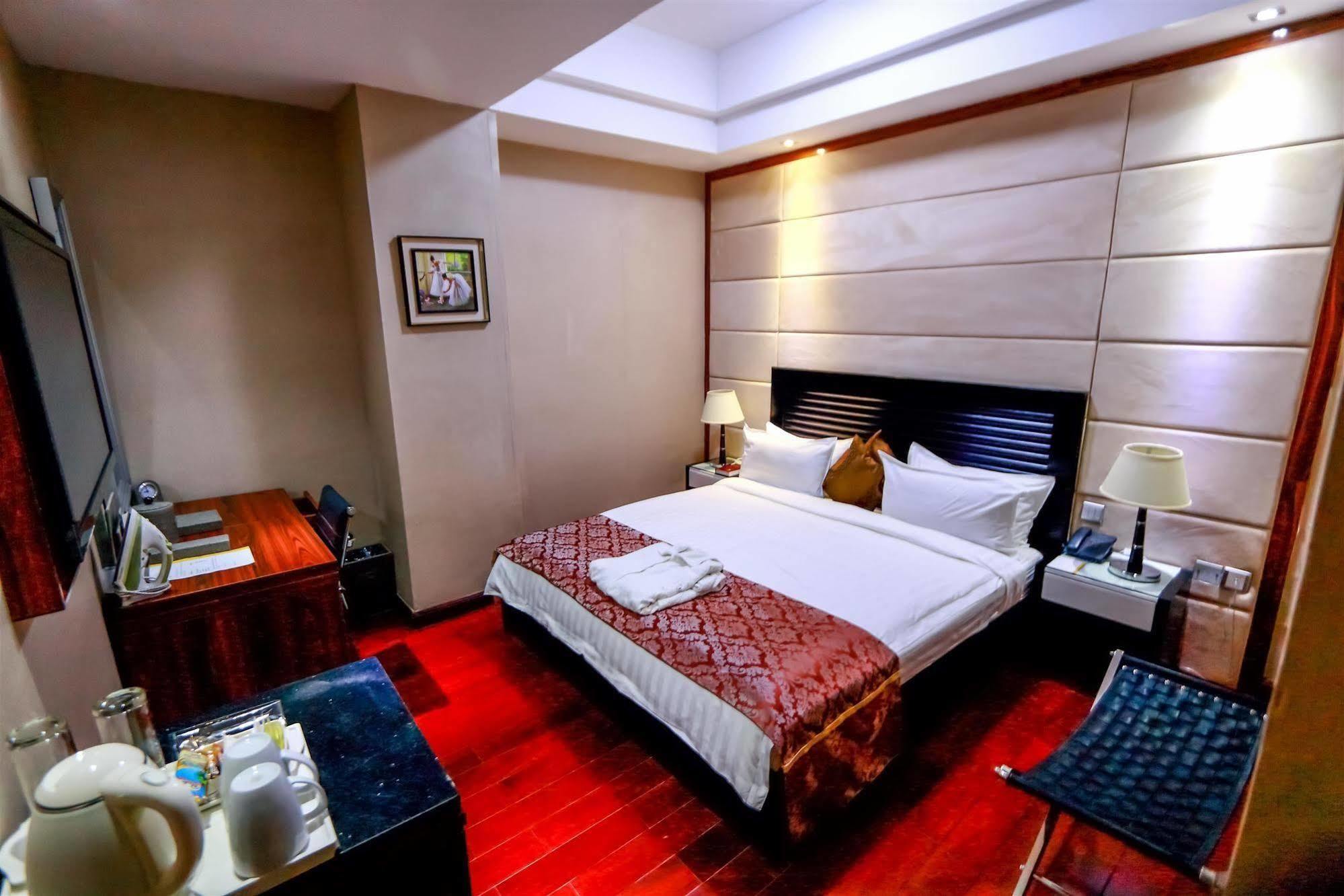 Golden Tulip Essential Lagos Airport Hotel Bagian luar foto