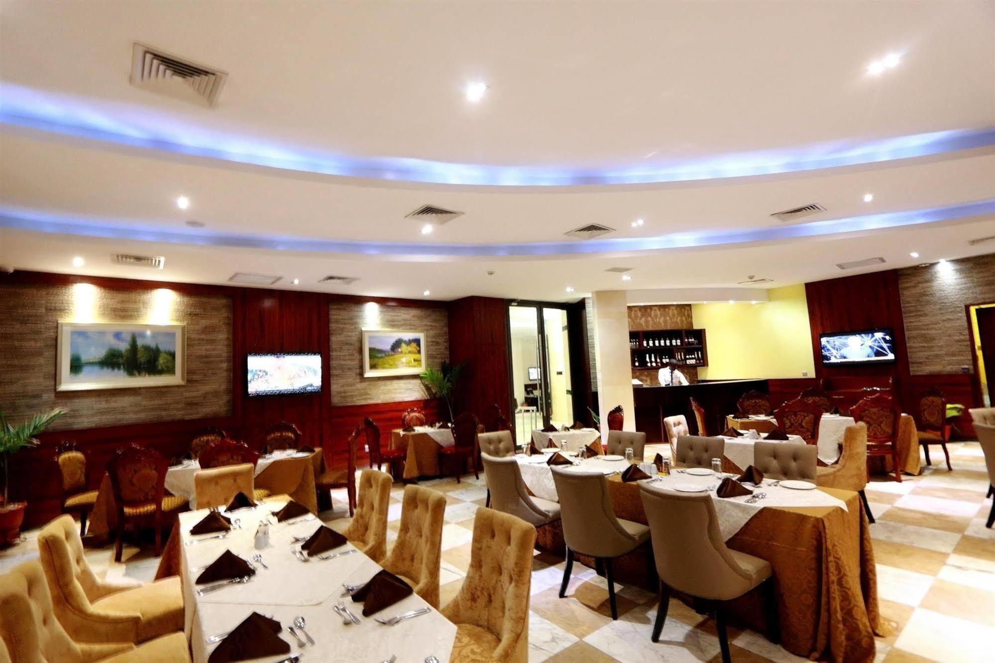 Golden Tulip Essential Lagos Airport Hotel Bagian luar foto